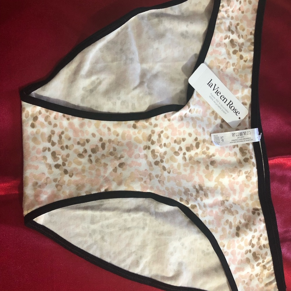 La Vie en Rose underwear